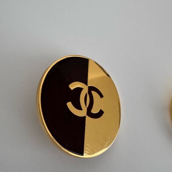 Chanel *RARE* Bi-Color Clip-On Earrings - Picture 4 of 11